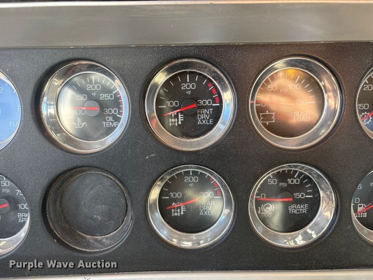 image for item DV6662 2017 Kenworth  glider kit semi truck