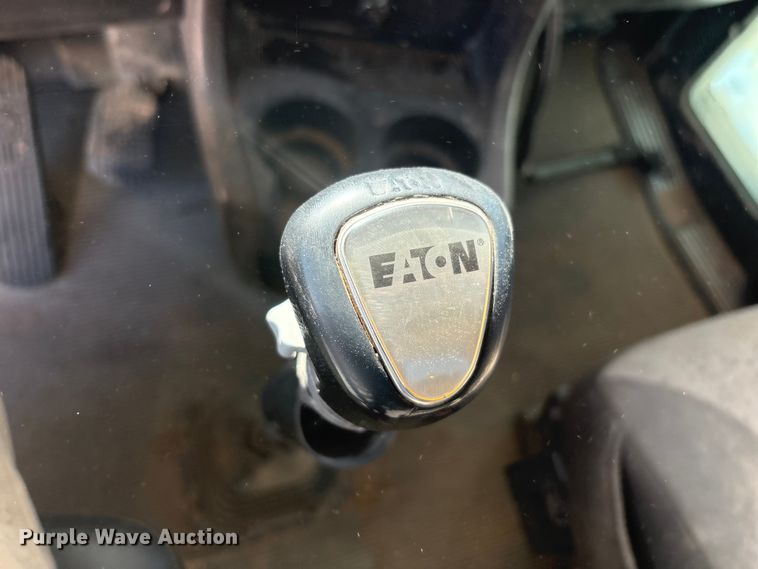 image for item DV6662 2017 Kenworth  glider kit semi truck