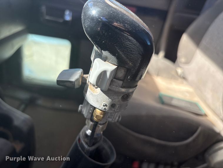 image for item DV6662 2017 Kenworth  glider kit semi truck