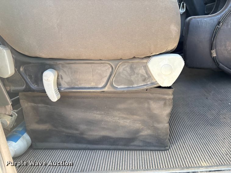 image for item DV6662 2017 Kenworth  glider kit semi truck