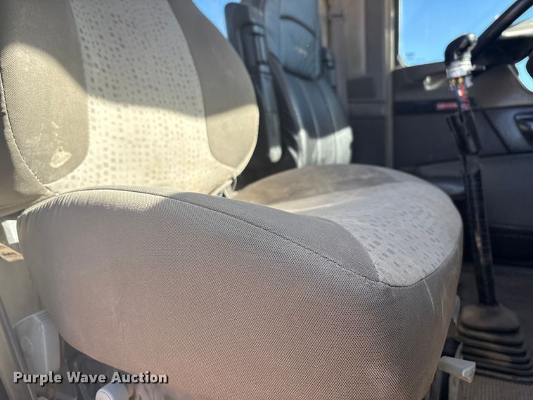 image for item DV6662 2017 Kenworth  glider kit semi truck