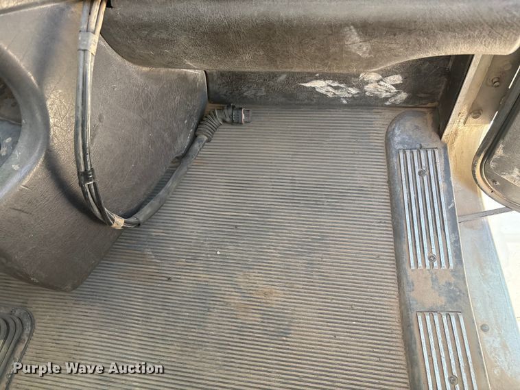 image for item DV6662 2017 Kenworth  glider kit semi truck