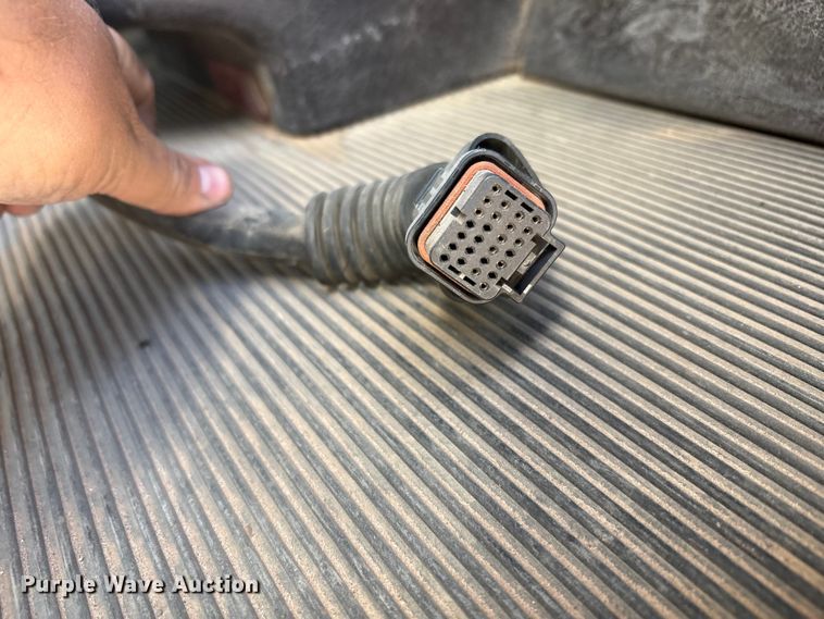 image for item DV6662 2017 Kenworth  glider kit semi truck