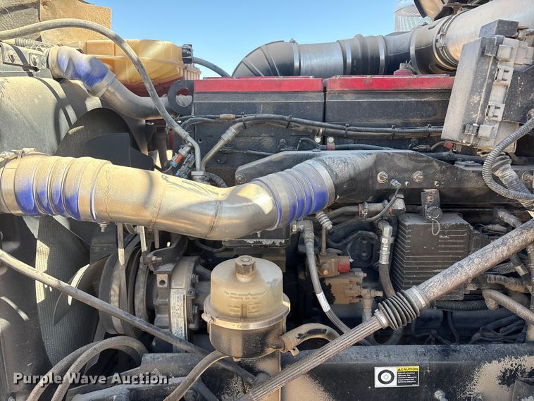 image for item DV6662 2017 Kenworth  glider kit semi truck