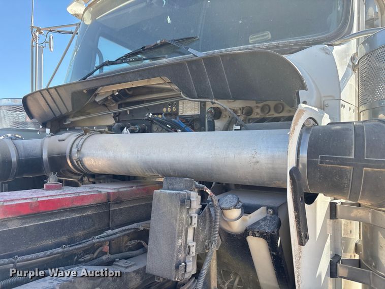 image for item DV6662 2017 Kenworth  glider kit semi truck