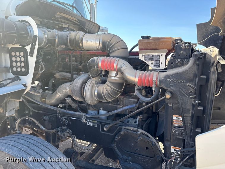 image for item DV6662 2017 Kenworth  glider kit semi truck