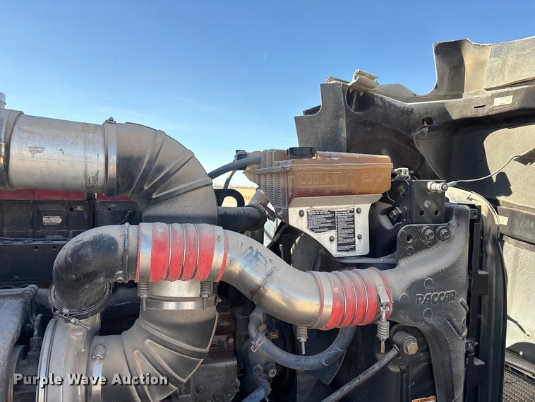 image for item DV6662 2017 Kenworth  glider kit semi truck