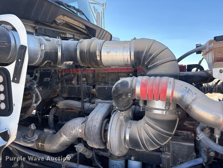 image for item DV6662 2017 Kenworth  glider kit semi truck