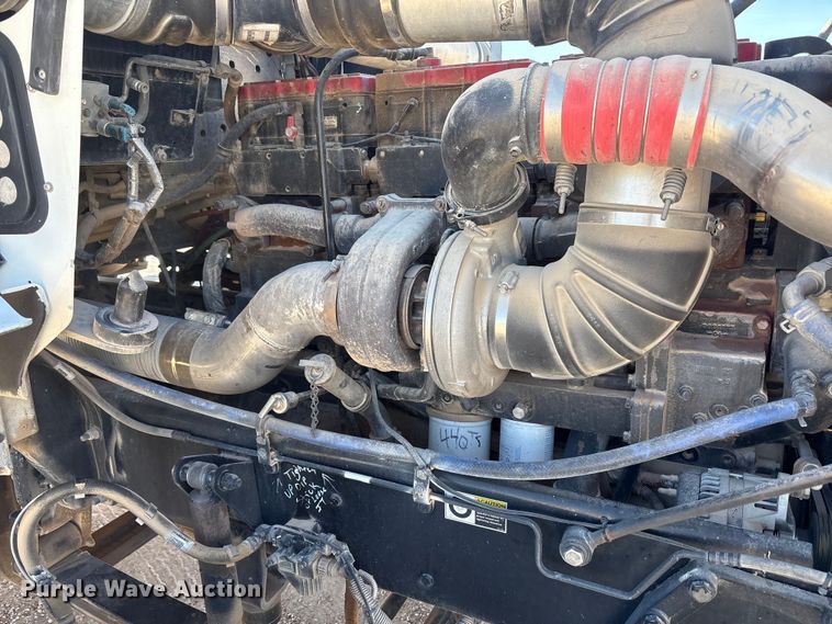 image for item DV6662 2017 Kenworth  glider kit semi truck