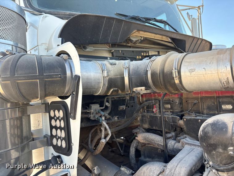 image for item DV6662 2017 Kenworth  glider kit semi truck