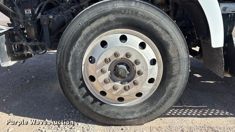 image for item DV6662 2017 Kenworth  glider kit semi truck