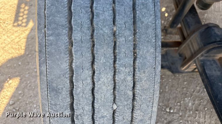 image for item DV6662 2017 Kenworth  glider kit semi truck