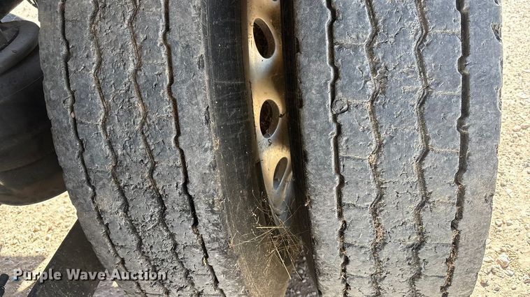 image for item DV6662 2017 Kenworth  glider kit semi truck