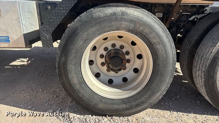 image for item DV6662 2017 Kenworth  glider kit semi truck