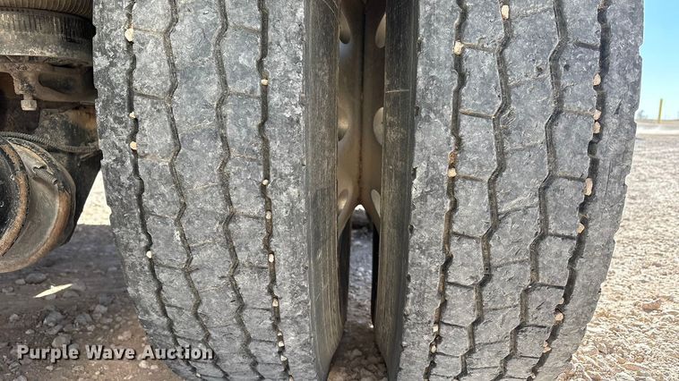 image for item DV6662 2017 Kenworth  glider kit semi truck