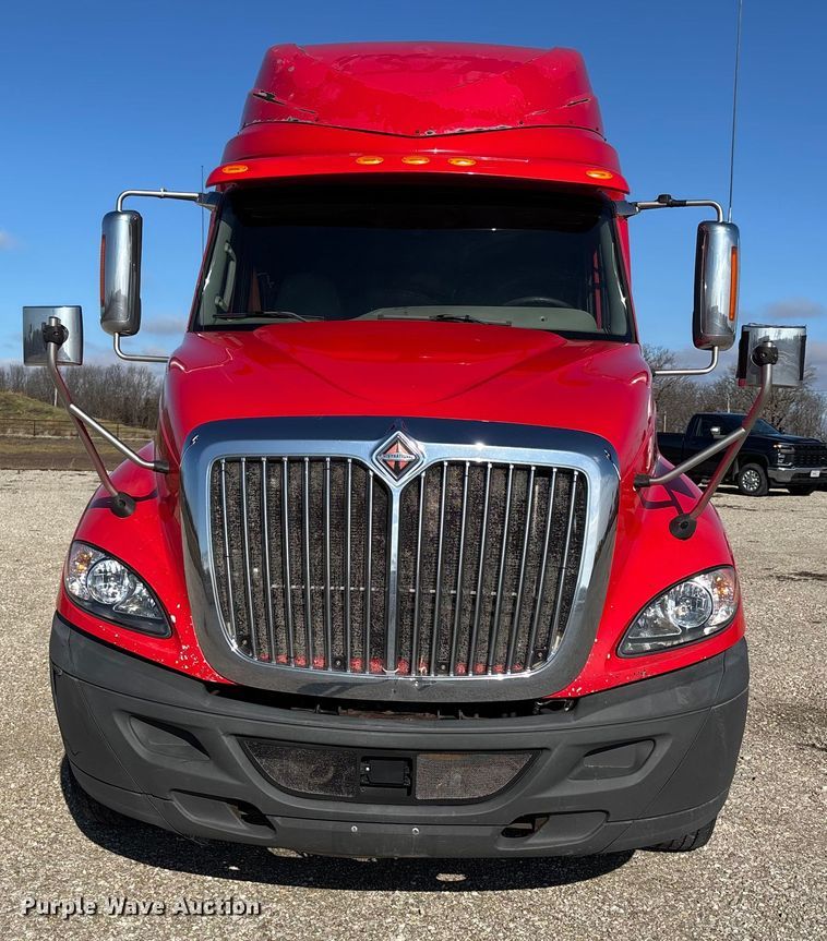 image for item DW7387 2014 International LF687 semi truck