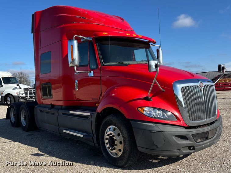 image for item DW7387 2014 International LF687 semi truck