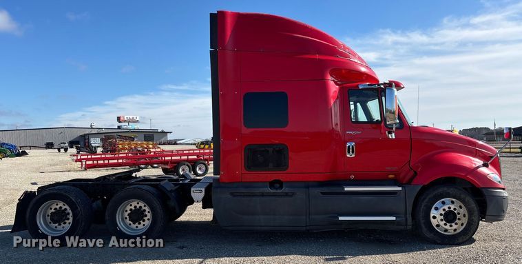 image for item DW7387 2014 International LF687 semi truck