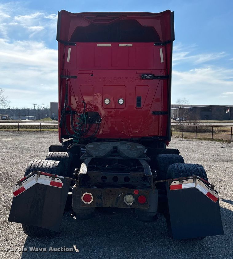 image for item DW7387 2014 International LF687 semi truck