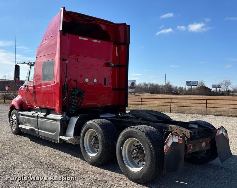 image for item DW7387 2014 International LF687 semi truck