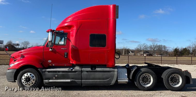 image for item DW7387 2014 International LF687 semi truck
