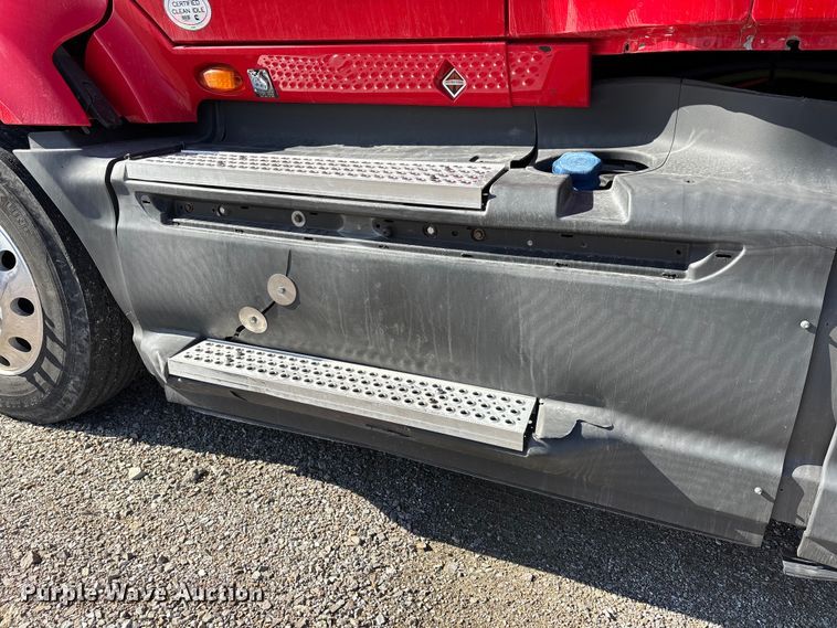 image for item DW7387 2014 International LF687 semi truck