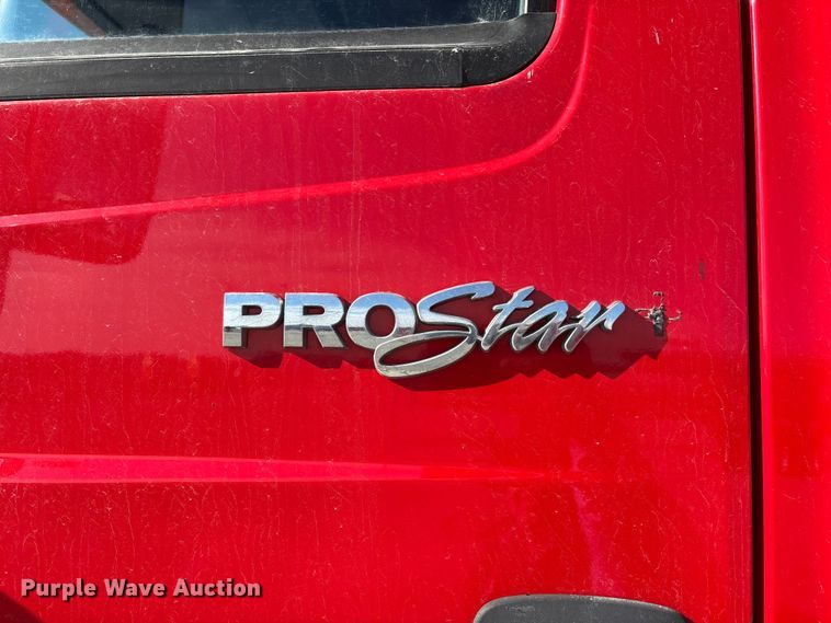 image for item DW7387 2014 International LF687 semi truck