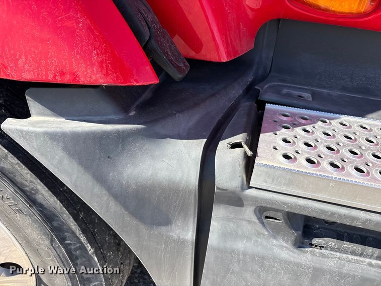 image for item DW7387 2014 International LF687 semi truck