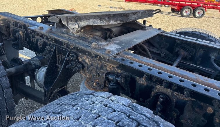 image for item DW7387 2014 International LF687 semi truck