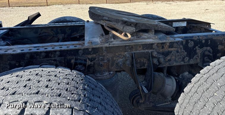 image for item DW7387 2014 International LF687 semi truck