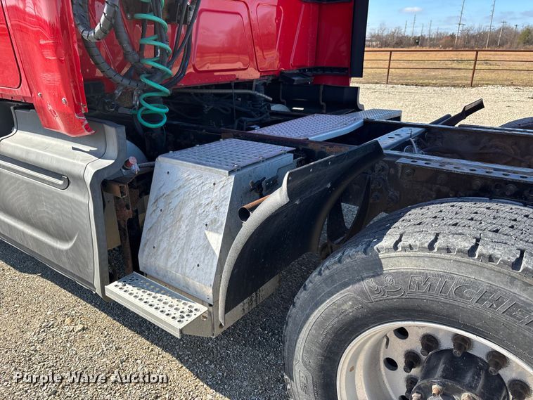 image for item DW7387 2014 International LF687 semi truck