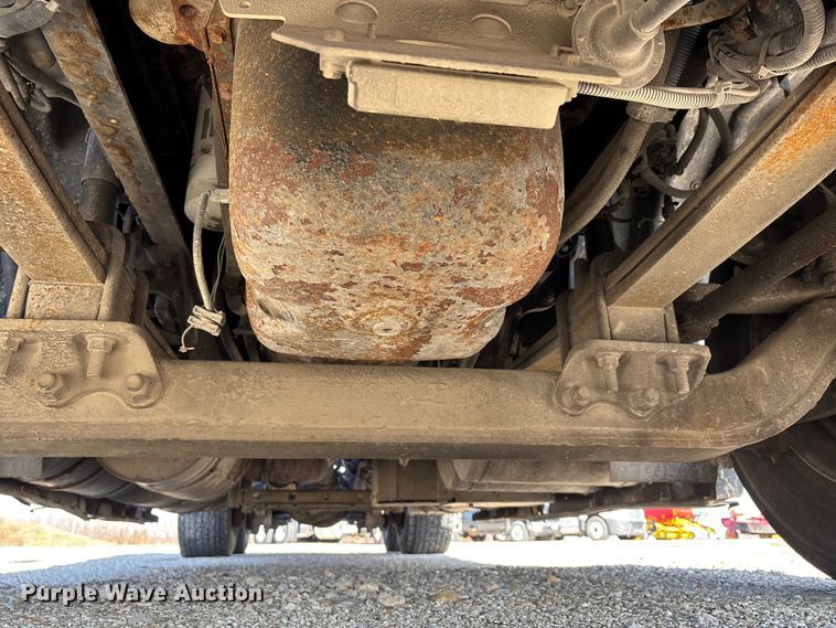 image for item DW7387 2014 International LF687 semi truck