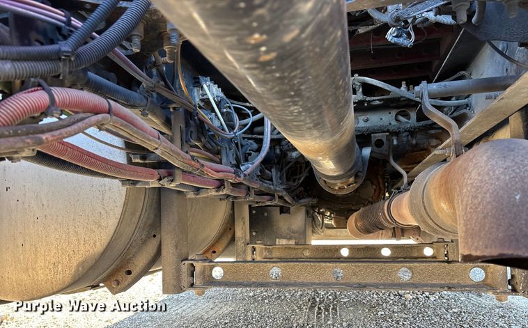 image for item DW7387 2014 International LF687 semi truck