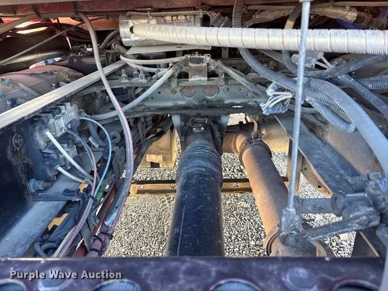 image for item DW7387 2014 International LF687 semi truck