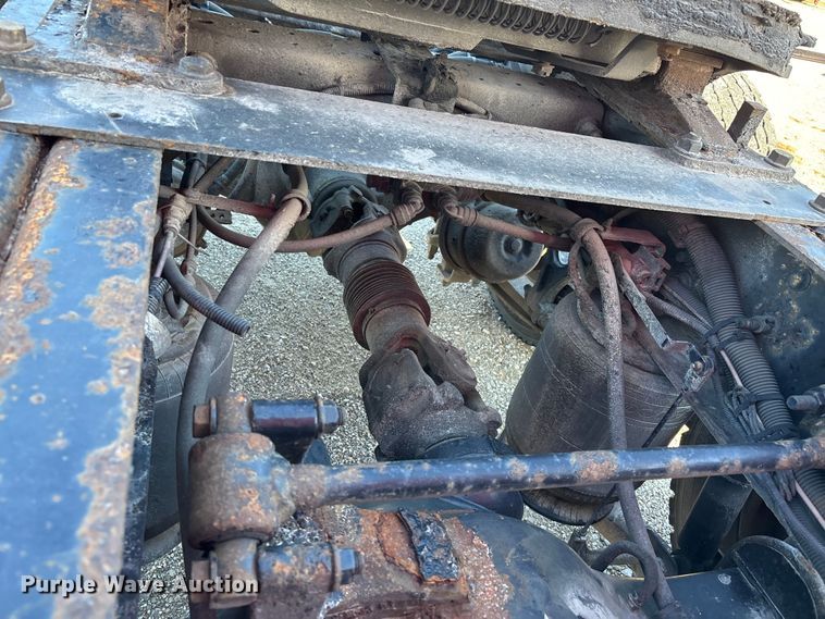 image for item DW7387 2014 International LF687 semi truck