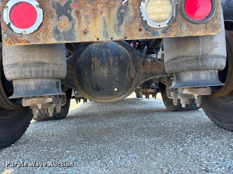 image for item DW7387 2014 International LF687 semi truck