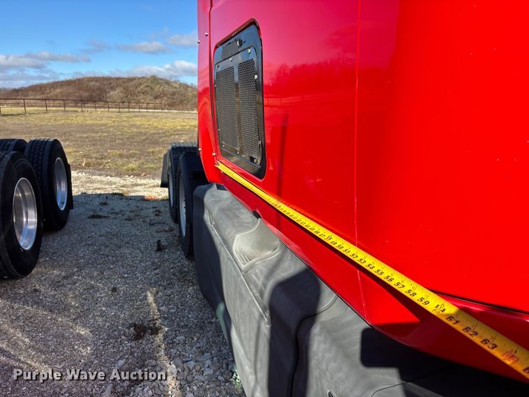 image for item DW7387 2014 International LF687 semi truck