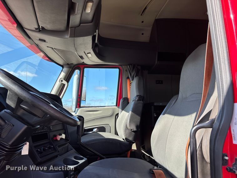 image for item DW7387 2014 International LF687 semi truck