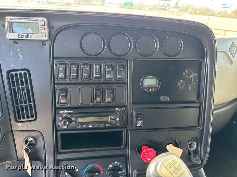 image for item DW7387 2014 International LF687 semi truck