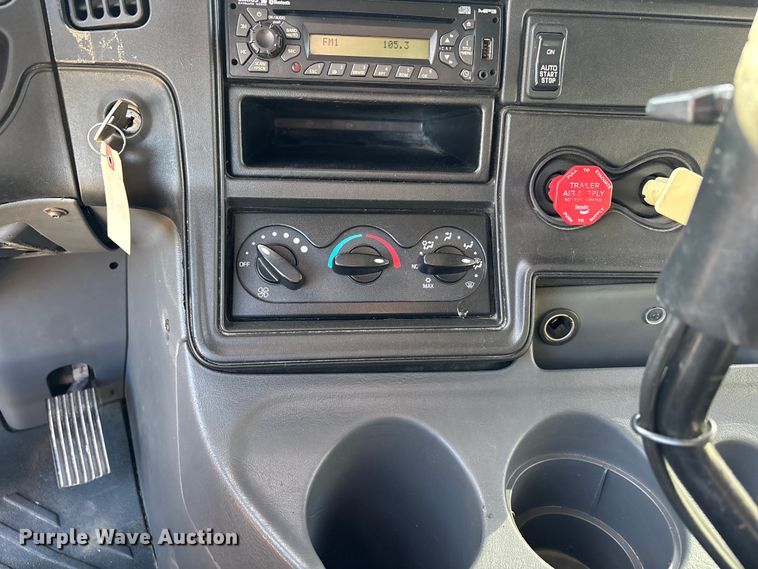 image for item DW7387 2014 International LF687 semi truck