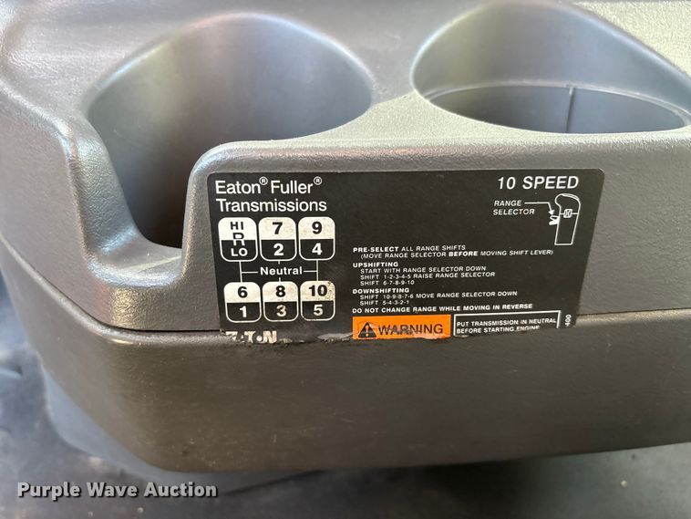 image for item DW7387 2014 International LF687 semi truck