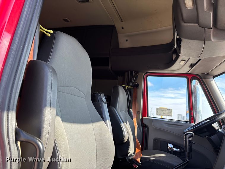 image for item DW7387 2014 International LF687 semi truck