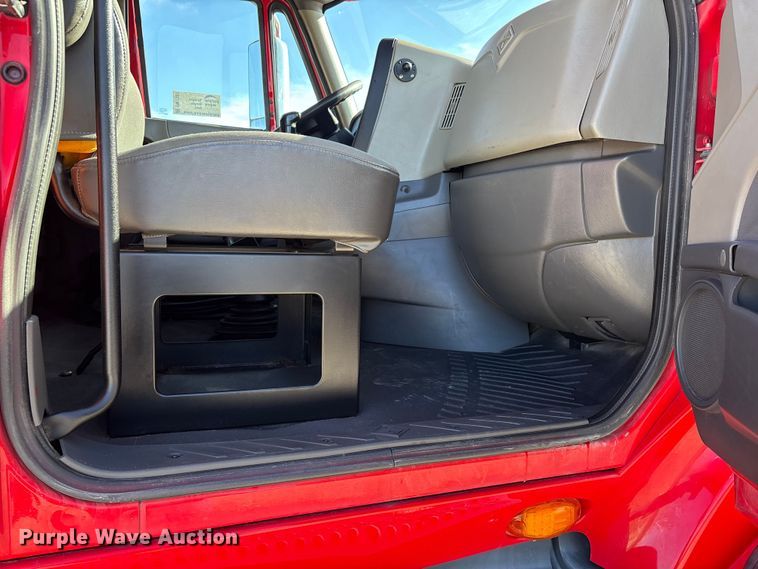 image for item DW7387 2014 International LF687 semi truck