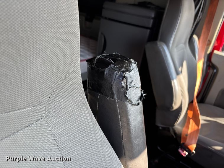 image for item DW7387 2014 International LF687 semi truck