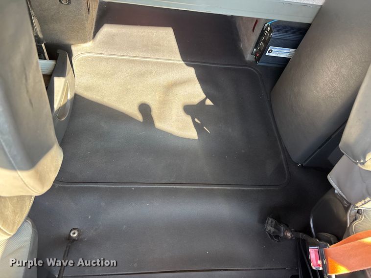 image for item DW7387 2014 International LF687 semi truck