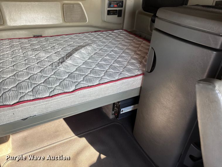 image for item DW7387 2014 International LF687 semi truck