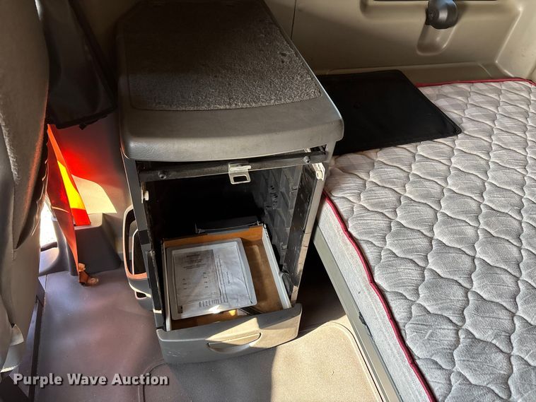 image for item DW7387 2014 International LF687 semi truck