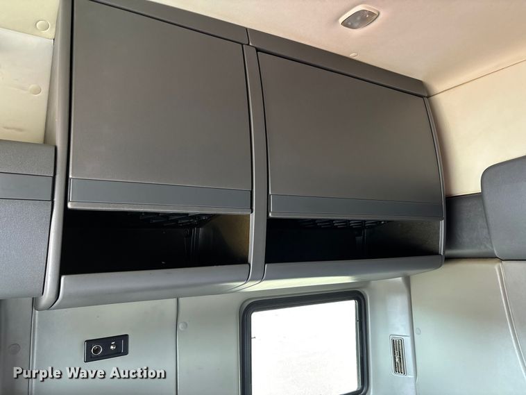 image for item DW7387 2014 International LF687 semi truck