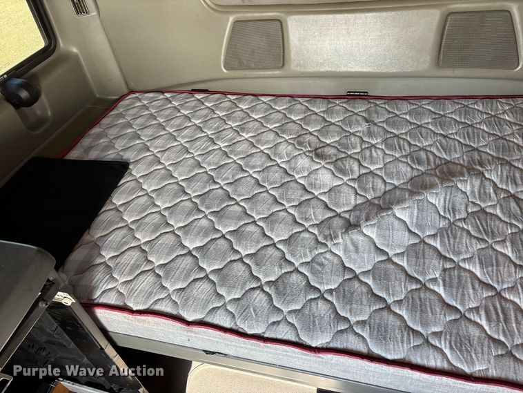 image for item DW7387 2014 International LF687 semi truck