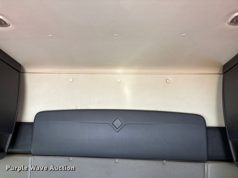 image for item DW7387 2014 International LF687 semi truck